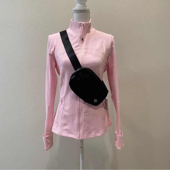 🆕 Lululemon Everywhere Belt Bag Black - Picture 2 of 4